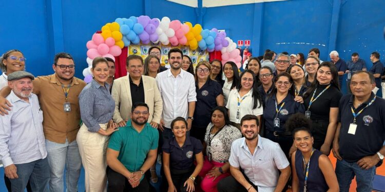 Danielle do Vale participa da entrega de fardamentos e kits escolares em Mamanguape