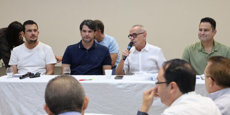 Cícero realiza 1° encontro com nova equipe e anuncia Emano Santos para a Articulação Política