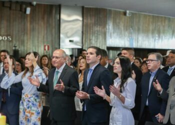 Hugo Motta abre ano legislativo com missa católica no salão da Câmara