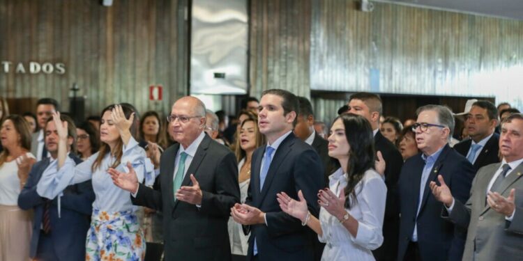 Hugo Motta abre ano legislativo com missa católica no salão da Câmara