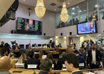 Assembleia abre trabalhos legislativos com posse da nova Mesa Diretora para o biênio 2025-2026; confira formação