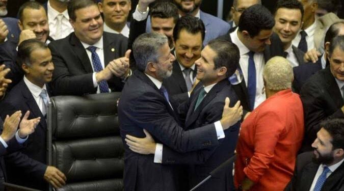 Deputados fazem “churrascada” com dinheiro de bolão sobre placar da vitória de Hugo Motta
