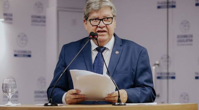 João Azevêdo critica “politização” no protesto dos policiais