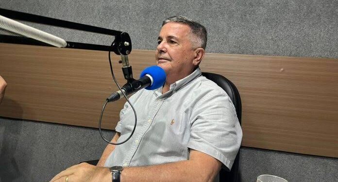 José Inácio dá ‘puxão de orelha’ no prefeito de Curral de Cima e aconselha: “Faça pelo menos igual a Totó”