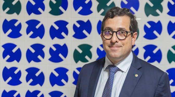 Gervásio está entre os parlamentares que ‘reinam sozinhos’ com emendas a cidades de prefeitos aliados, aponta levantamento