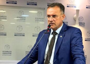 Deputado oposicionista pressiona policiais a rejeitarem proposta de reajuste do governo da Paraíba