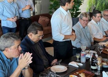 João Azevêdo, Efraim, Galdino, Hugo Motta e Cícero juntos na mesma mesa