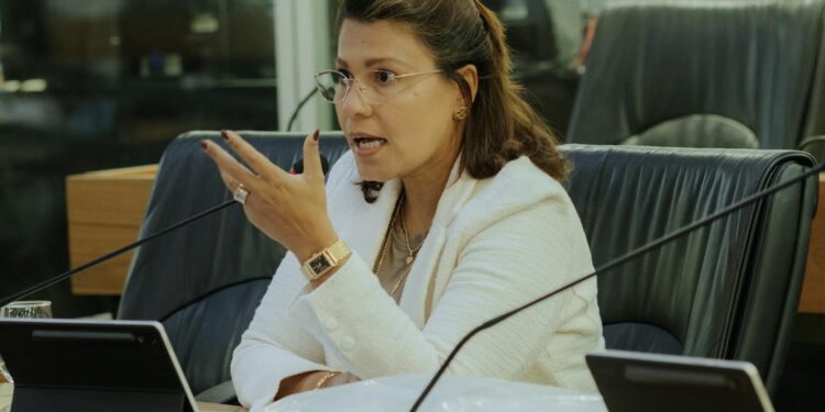 Dra. Jane Panta cobra do DER informações sobre o alargamento da BR-230, nas proximidades do Hospital Metropolitano