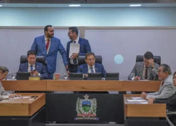 Bastidores: deputados querem alterar Regimento Interno da ALPB para impedir que vice assuma presidência