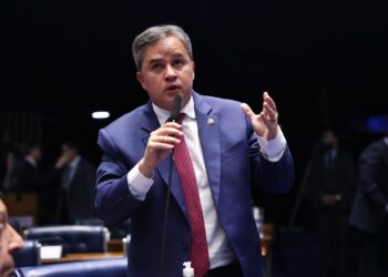 ‘Sou a favor da Paraíba e dos paraibanos, picuinhas partidárias não podem prejudicar o estado’, diz Efraim, ao aprovar empréstimo para o TransParaíba