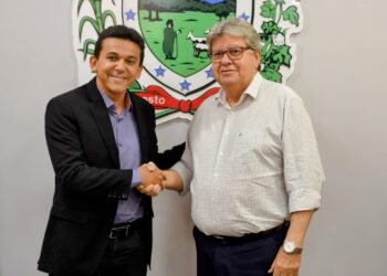Jackson Alvino firma parceria política e administrativa com João Azevêdo
