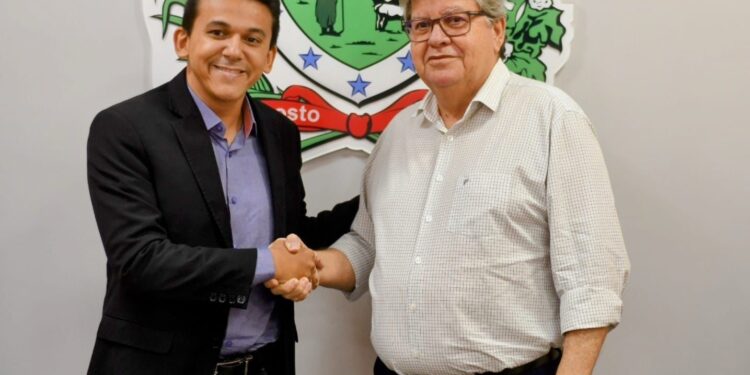 Jackson Alvino firma parceria política e administrativa com João Azevêdo