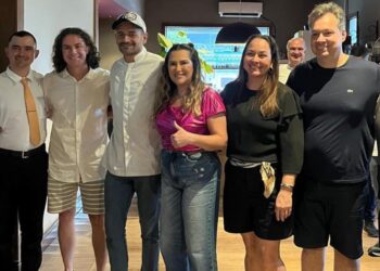 João Azevêdo alfineta Junior Araújo por aproximação com Veneziano, mas deputado minimiza crise