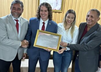 Com Tacyana afastada, prefeito interino de Bayeux declara apoio a Veneziano para o Senado em 2026