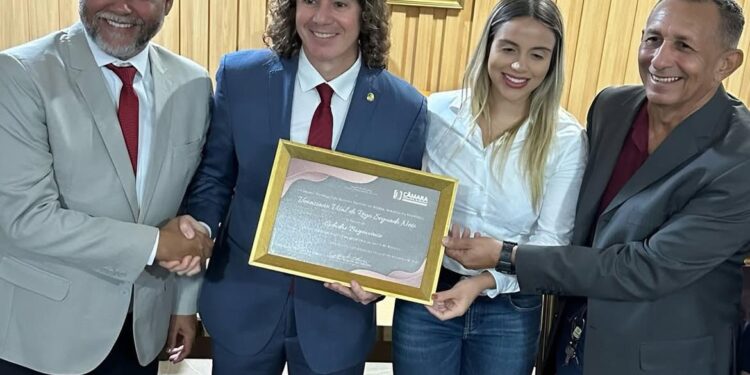 Com Tacyana afastada, prefeito interino de Bayeux declara apoio a Veneziano para o Senado em 2026