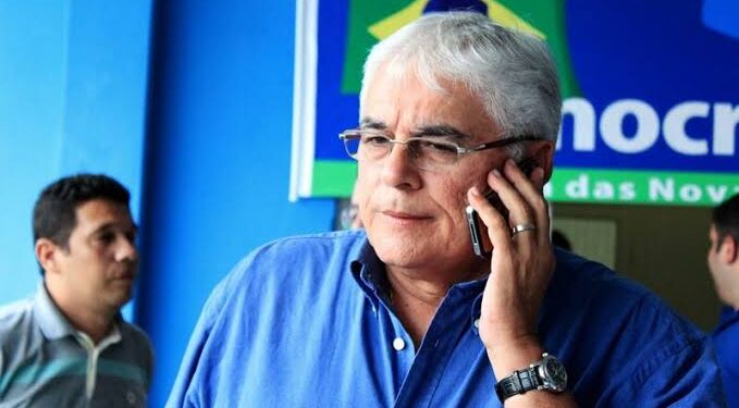 Efraim pai cria mal-estar na base de Hugo Motta após enviar matéria em grupo de prefeitos