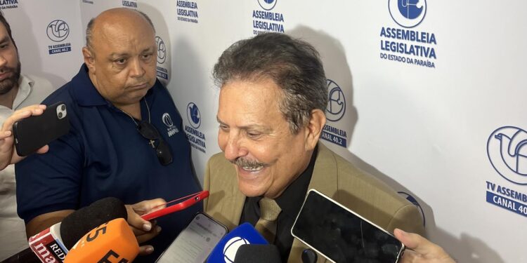 Tião Gomes atribui desistência de vaga no TCE à interferência de “pessoas de cima”