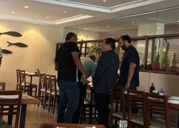 Adriano reúne deputados em almoço e sinaliza nome de Alanna Galdino como candidata ao TCE-PB