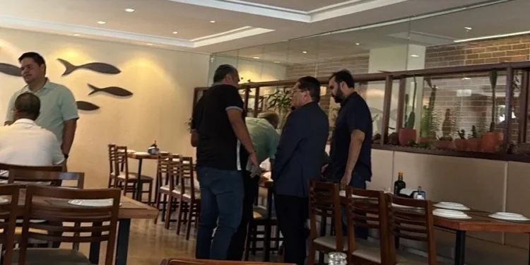 Adriano reúne deputados em almoço e sinaliza nome de Alanna Galdino como candidata ao TCE-PB