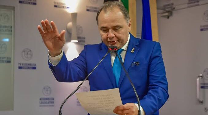 Manoel Ludgério retorna à ALPB após articulação de Bruno Cunha Lima