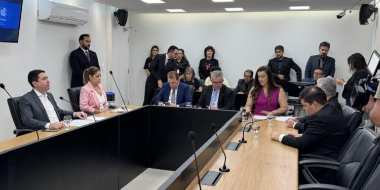 CCJ da ALPB aprova indicação de Alanna Galdino para o TCE