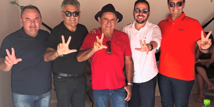 Ao lado de Lucas Pereira, Márcio Roberto participa de missa em homenagem a São José, em Paulista