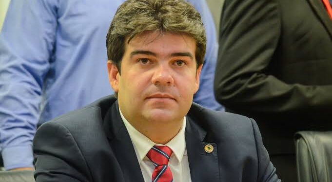 Eduardo Carneiro apresenta voto de aplausos à senadora Daniella Ribeiro por iniciativa do programa ‘Antes que Aconteça’