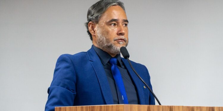 Vereadores de Bayeux cobram investigação contra fake news e ataques à honra da prefeita e da esposa do vice-prefeito