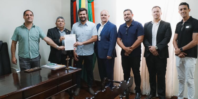 Joaquim assina doação de terreno para a construção do CER Tipo III em Mamanguape
