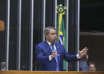 Efraim Filho destaca compromisso com setor supermercadista em homenagem aos 56 anos da ABRAS