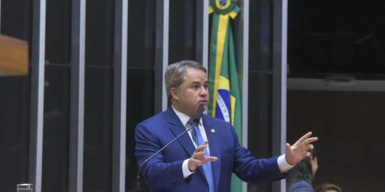 Efraim Filho destaca compromisso com setor supermercadista em homenagem aos 56 anos da ABRAS