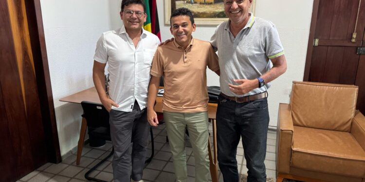 Médico e ex-vereador, Dr. Juca é mais um a abandonar a oposição e aderir ao projeto de Jackson Alvino