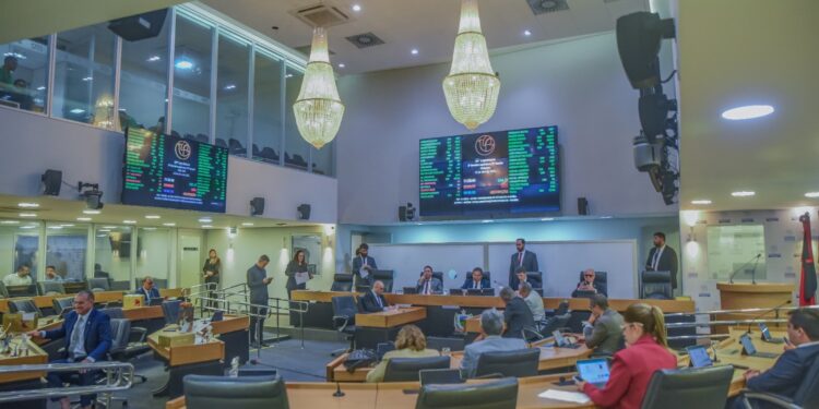 ALPB aprova PEC que amplia emendas impositivas de deputados para cerca de R$ 8 milhões até 2027