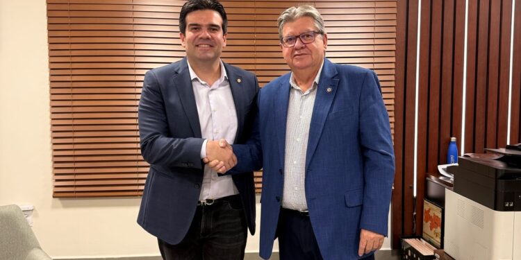 Eduardo Carneiro se reúne com João Azevêdo para tratar de ações administrativas das regiões da Paraíba e articulações visando 2026