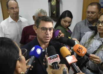 Dinho apresenta projeto para desapropriar Hotel Tambaú