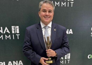 Efraim recebe prêmio nacional por atuar em defesa do agronegócio e do produtor rural brasileiro