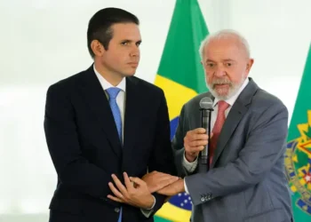 Bastidores: Lula teria pedido a Hugo Motta para “encaixar” Veneziano na chapa governista da Paraíba, diz jornalista