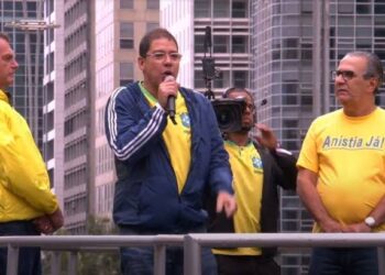 Silas Malafaia ataca Hugo Motta durante ato na Paulista; assista
