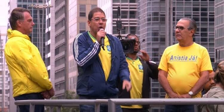 Silas Malafaia ataca Hugo Motta durante ato na Paulista; assista