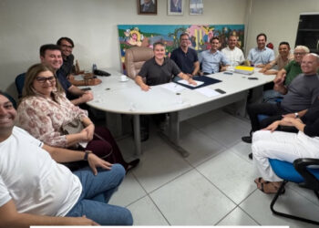 Grupo de pré-candidatos se reúne com Efraim Filho e encaminha acerto com o União Brasil