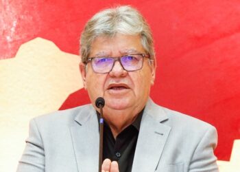 João Azevêdo anuncia concurso para o Magistério com 2 mil vagas e salário inicial de R$6,9 mil