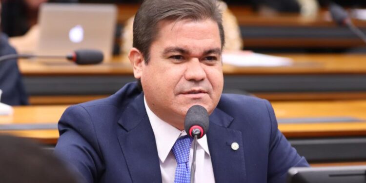 Mersinho bolsonarista? Deputado se explica após assinar PL da Anistia