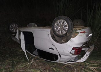 Ex-prefeito paraibano atropela criança, foge sem prestar socorro e capota carro; assista