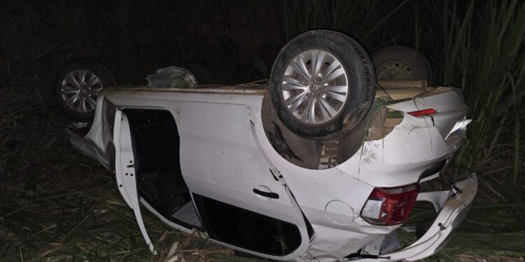 Ex-prefeito paraibano atropela criança, foge sem prestar socorro e capota carro; assista