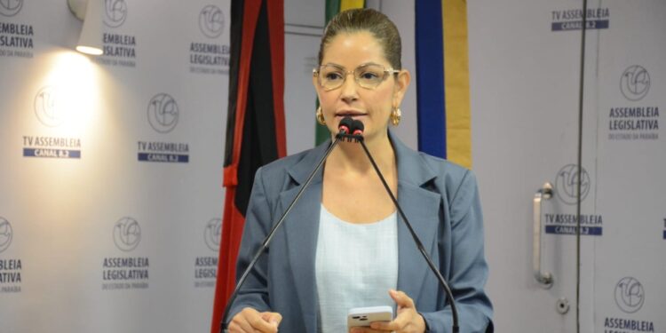 Deputada critica ataques com viés de gênero à indicação de Alanna Galdino ao TCE