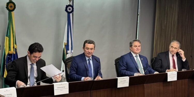 “A falta de transparência é um veneno que corrói a credibilidade das nossas instituições”, diz Efraim em evento no TCU