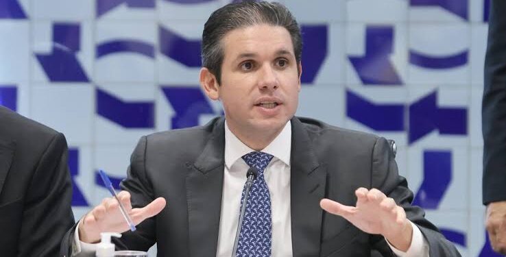 Hugo Motta articula com líderes e isola PL de Bolsonaro em debate sobre anistia