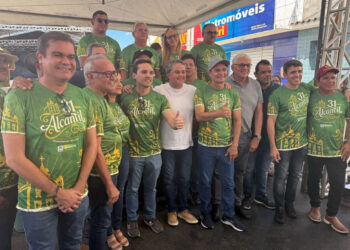 Cícero, Efraim e Romero dividem palanque em Alcantil e esquentam cenário para 2026