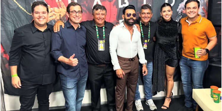 Bastidores: Anderson Monteiro causa “vergonha alheia” durante evento em Alagoa Nova