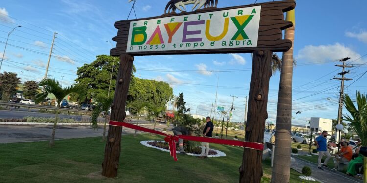 Prefeitura de Bayeux inaugura entrada do Bairro Mário Andreazza com a primeira faixa pet da Paraíba